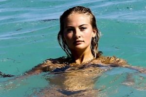 Miami sahilini yaktı ge&ccedil;ti