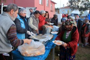 &Ccedil;anakkale'de depremzedelerin yaraları sarılıyor