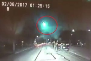ABD'de meteorun d&uuml;şme anı kameraya yansıdı