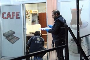 Yan bakma kavgasında kan aktı