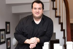 Şahan G&ouml;kbakar o mağazalara dava a&ccedil;tı!
