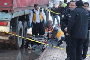 Savaştan ka&ccedil;an gen&ccedil;, tırın altında can verdi
