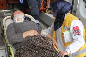 Adana'da g&ouml;r&uuml;mcelerden geline arsa dayağı