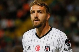 Caner Erkin, Fenerbah&ccedil;eli yıldıza saldırdı!
