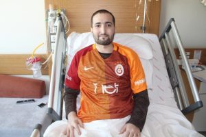 &Ccedil;ok istediği imzalı formasına kavuştu