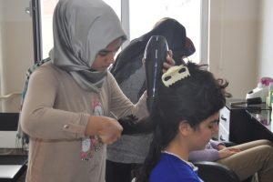 Bursa'da hem &ouml;ğreniyor hem para kazanıyorlar