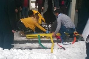 &Ccedil;atıdaki kar hastanelik etti