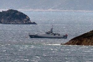 Kardak'ta fırtınaya rağmen devriye s&uuml;r&uuml;yor