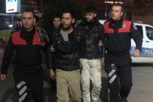 Otob&uuml;slerden motor par&ccedil;aları &ccedil;alan hırsızlar yakalandı