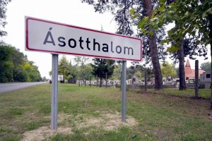 Bu k&ouml;ye M&uuml;sl&uuml;man girmesini istemiyorlar