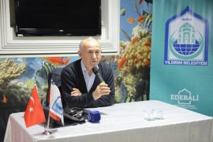 &Uuml;nl&uuml; tarih&ccedil;i Ahmet Şimşirgil Bursalılarla buluştu