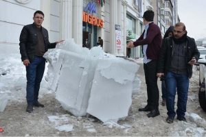Buz k&uuml;tlesi faciaya yol a&ccedil;ıyordu