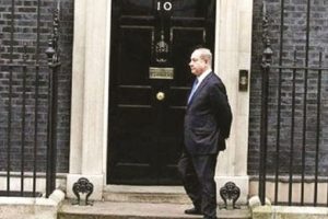 İsrail Başbakanı Netanyahu, İngiltere'de kapıda bekletildi