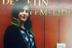 Adliyede &ccedil;alışma cezası almıştı hakim c&uuml;bbesi giyip dolandırdı!