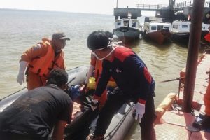 Malezya'da tekne alabora oldu: 13 kayıp