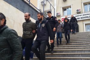 Darp edildikleri mekanı basıp &ccedil;alışanı &ouml;ld&uuml;rd&uuml;ler