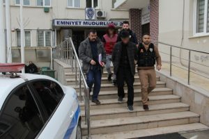 Bursa'da uyuşturucu operasyonunda 2 g&ouml;zaltı