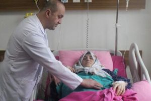 Safra kesesinden &ccedil;ıkan piramit şeklindeki taşlar şaşırttı