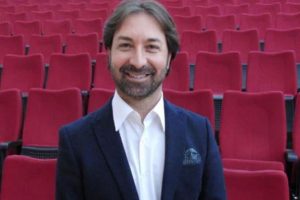 İhra&ccedil; edilen orkestra şefi konuştu: Benim tek ilişkim m&uuml;zik