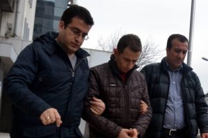 Bursa'da s&uuml;nnet d&uuml;ğ&uuml;n&uuml; i&ccedil;in &ccedil;alıştığı iş yerinin kasasını soydu
