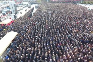 Karab&uuml;kl&uuml; şehit Umut Aytekin'i 10 binler uğurladı