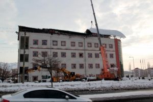 Gen&ccedil; Devlet Hastanesi &ccedil;atısı bir haftada ikinci kez &ccedil;&ouml;kt&uuml;