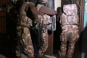 Şafak vakti helikopter destekli uyuşturucu operasyonu