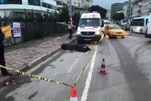 Yol kenarında kadın cesedi bulundu