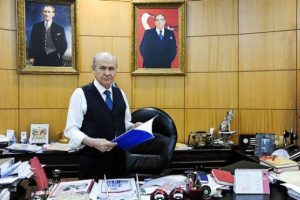 Bah&ccedil;eli referandum sloganını a&ccedil;ıkladı