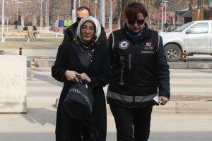 FET&Ouml;'n&uuml;n derneklerden sorumlu 'abla'sı tutuklandı