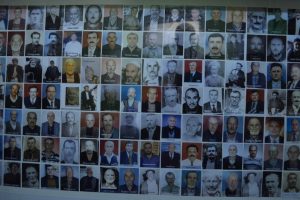 Bursa'da vefat eden k&ouml;yl&uuml;ler panoda yaşıyor
