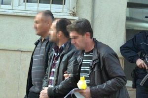 Kardeşinin kimliğiyle 8 yıl ka&ccedil;tı