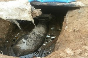 &Ccedil;ukura d&uuml;şen boğa i&ccedil;in seferber oldular