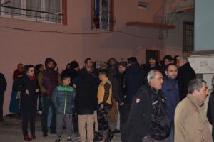 Bursa'da mahallelilerin baz istasyonu tepkisi s&uuml;r&uuml;yor