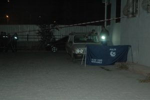 Adana'da 5'inci kattan d&uuml;şen 17 yaşındaki kız &ouml;ld&uuml;