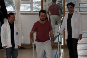 Bursa'da y&uuml;r&uuml;yemez denilen genci bir ayda y&uuml;r&uuml;tt&uuml;