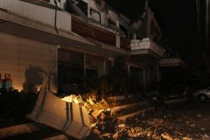 &Uuml;lke 6.5'lik depremle sarsıldı