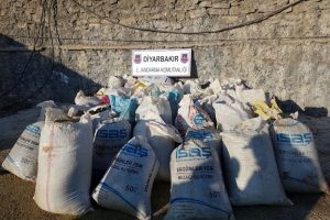 Diyarbakır'da 1 ton 211 kilo uyuşturucu ele ge&ccedil;irildi