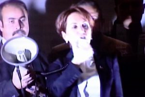 Meral Akşener'in toplantısında kriz