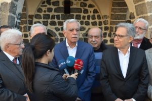 Ahmet T&uuml;rk: K&uuml;rt halkı ile T&uuml;rk halkı kardeştir