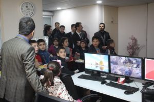 Batman'da minikler emniyeti gezdi