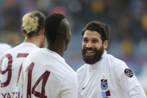 Trabzonspor'un &ccedil;ıkışı s&uuml;r&uuml;yor