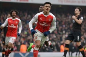 Arsenal, Sanchez ile kazandı
