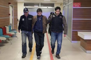 Darbeci pilot binbaşı annesinin evinde yakalandı