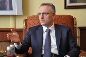 "Siyasi belirsizlik yatırımcıyı etkiliyor"