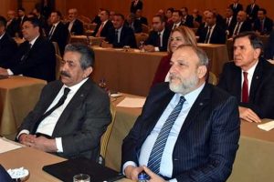 Oktay Vural 'evet' toplantısına katıldı