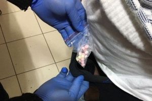 İ&ccedil; &ccedil;amaşırına yaptırdığı &ouml;zel cepten uyuşturucu &ccedil;ıktı