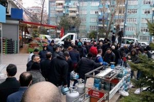 17 saat gaz verilemedi, uzun t&uuml;p kuyrukları oluştu
