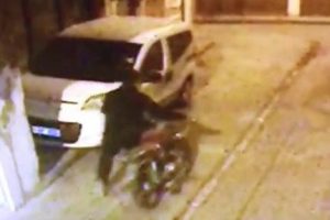 G&uuml;venlik kamerası motor hırsızını yakalattı