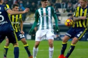 Bursasporlu futbolcular 1 puana sevindi